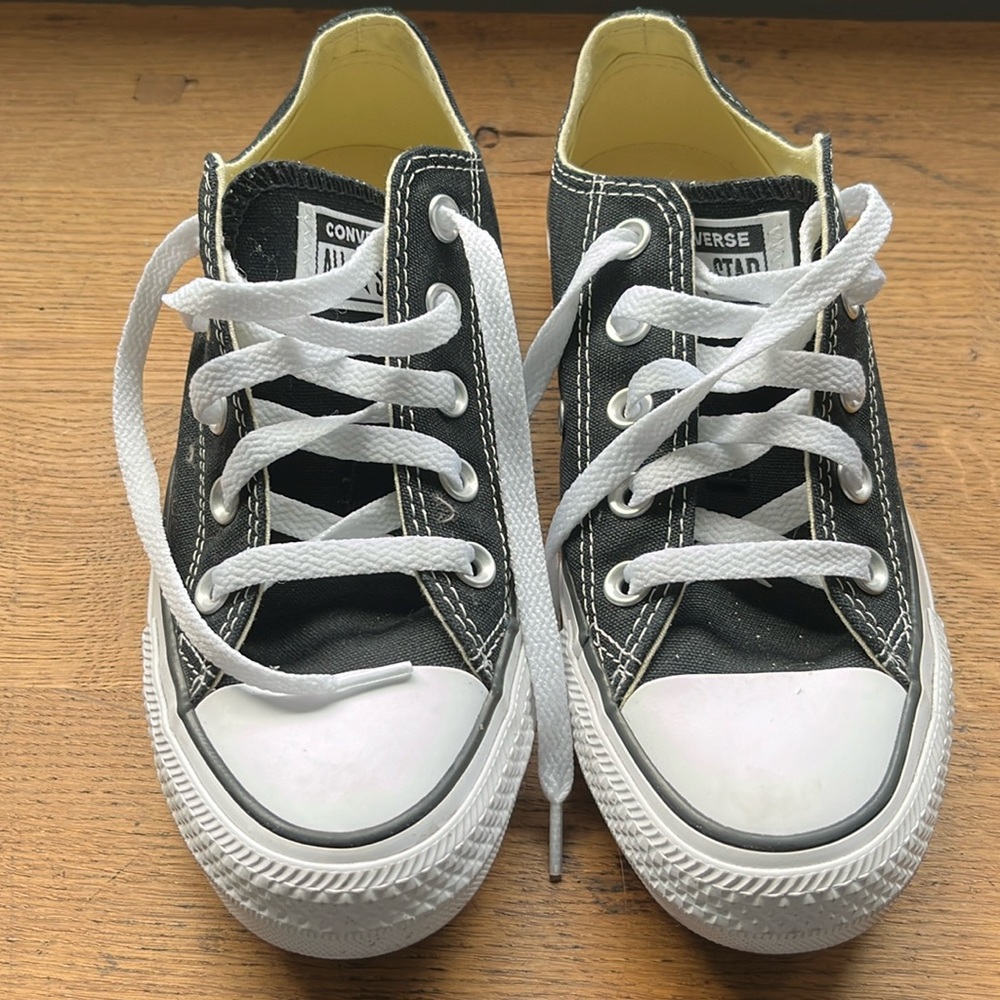 Like New! Converse Chuck Taylor All Star Black sz 6 women’s